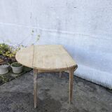 Folding round table