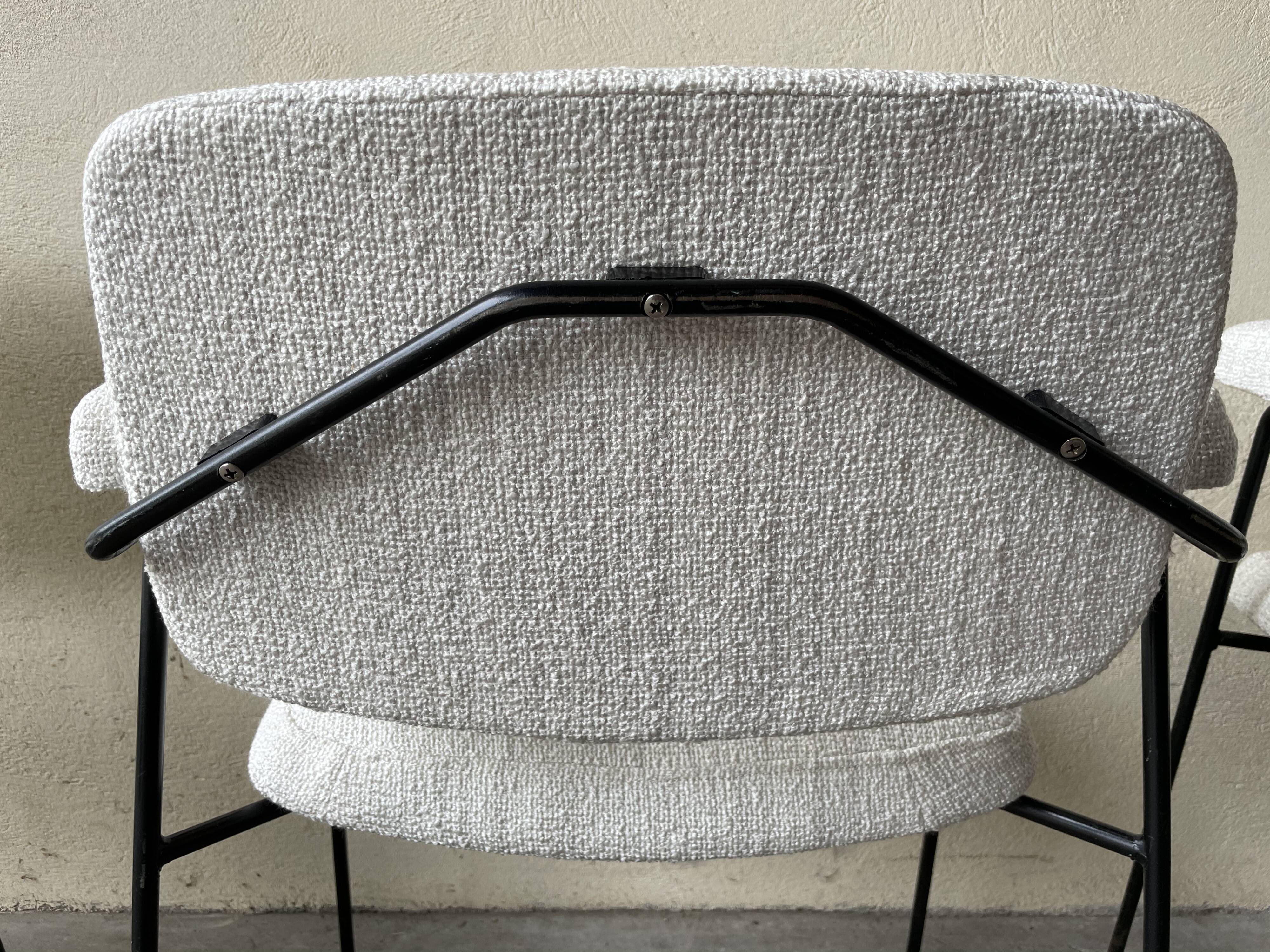 Pair of chairs CM197 by Pierre Paulin, in curly wool