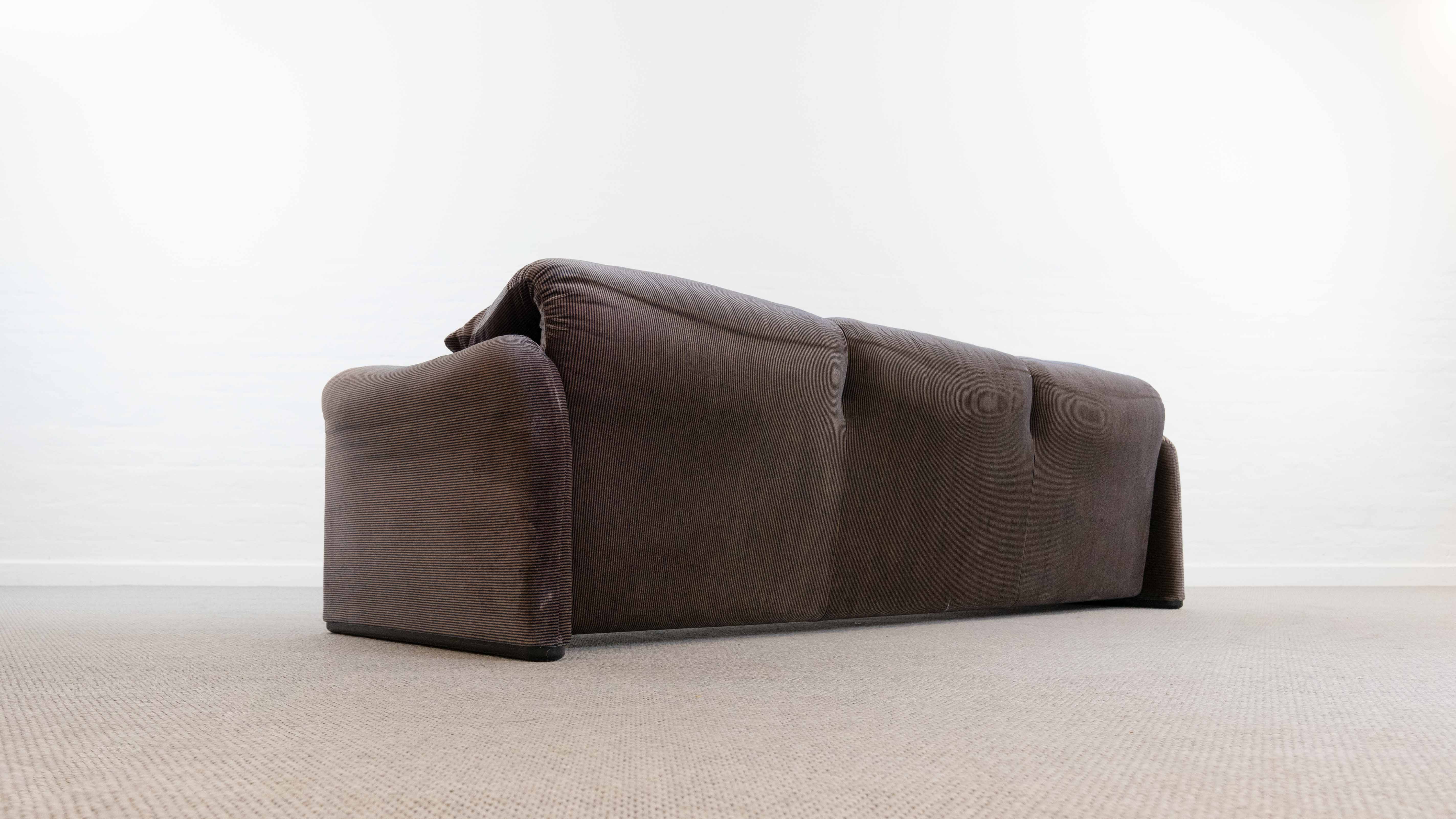 Maralunga 3-seater sofa by vico magistretti for cassina, italy
