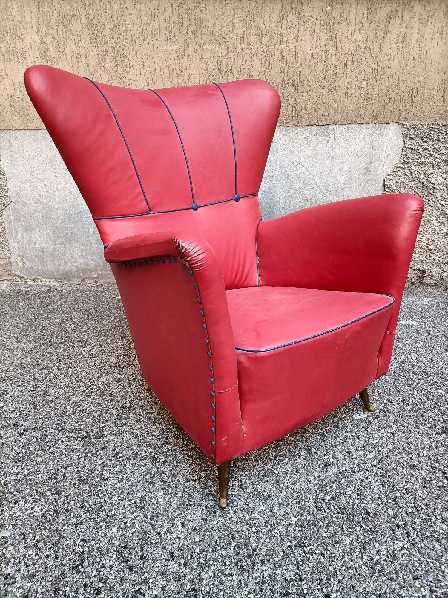 Isa Bergamo - armchair - pressure-moulded brass feet