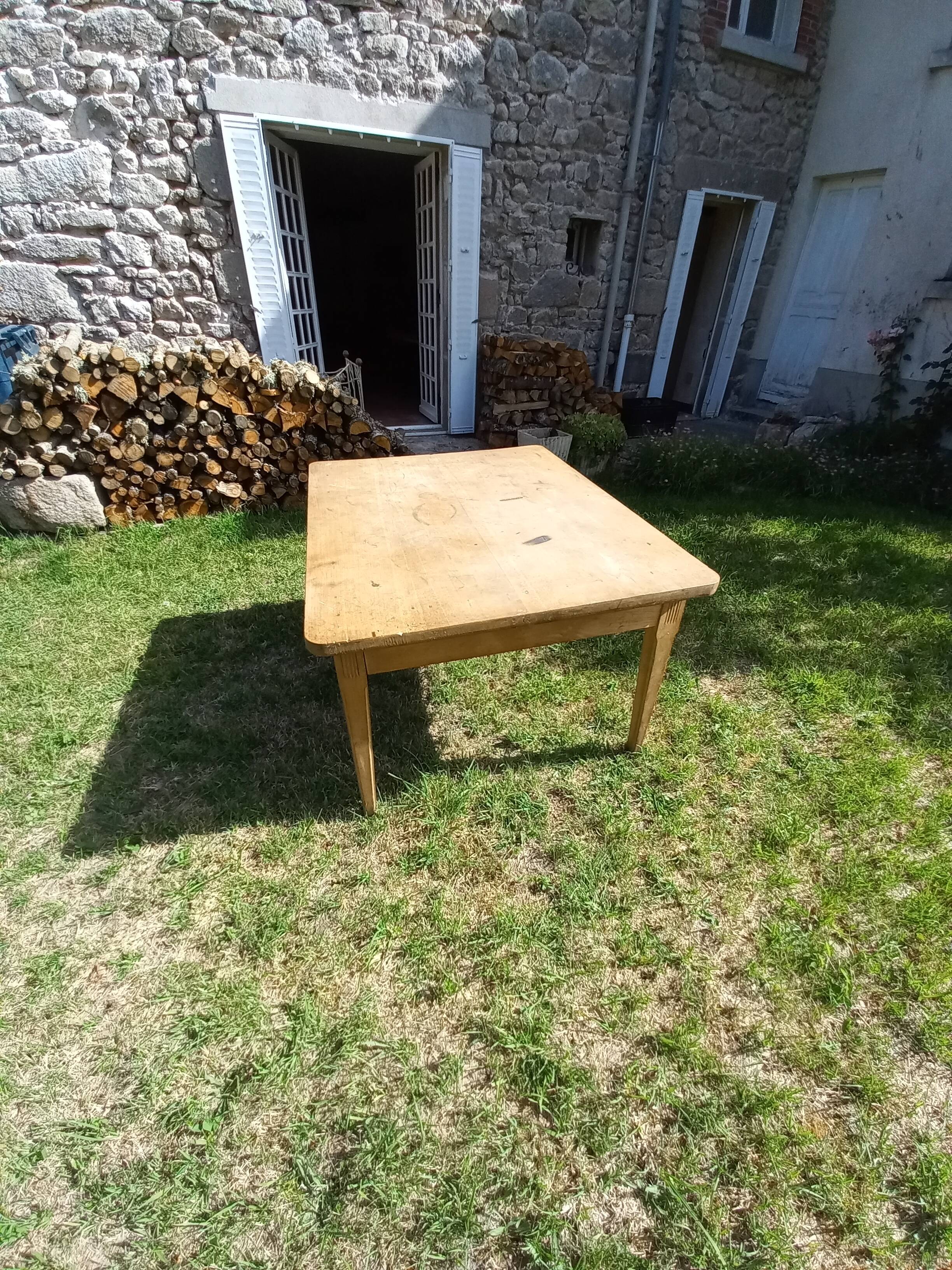 Firm table spindles feet 128cm