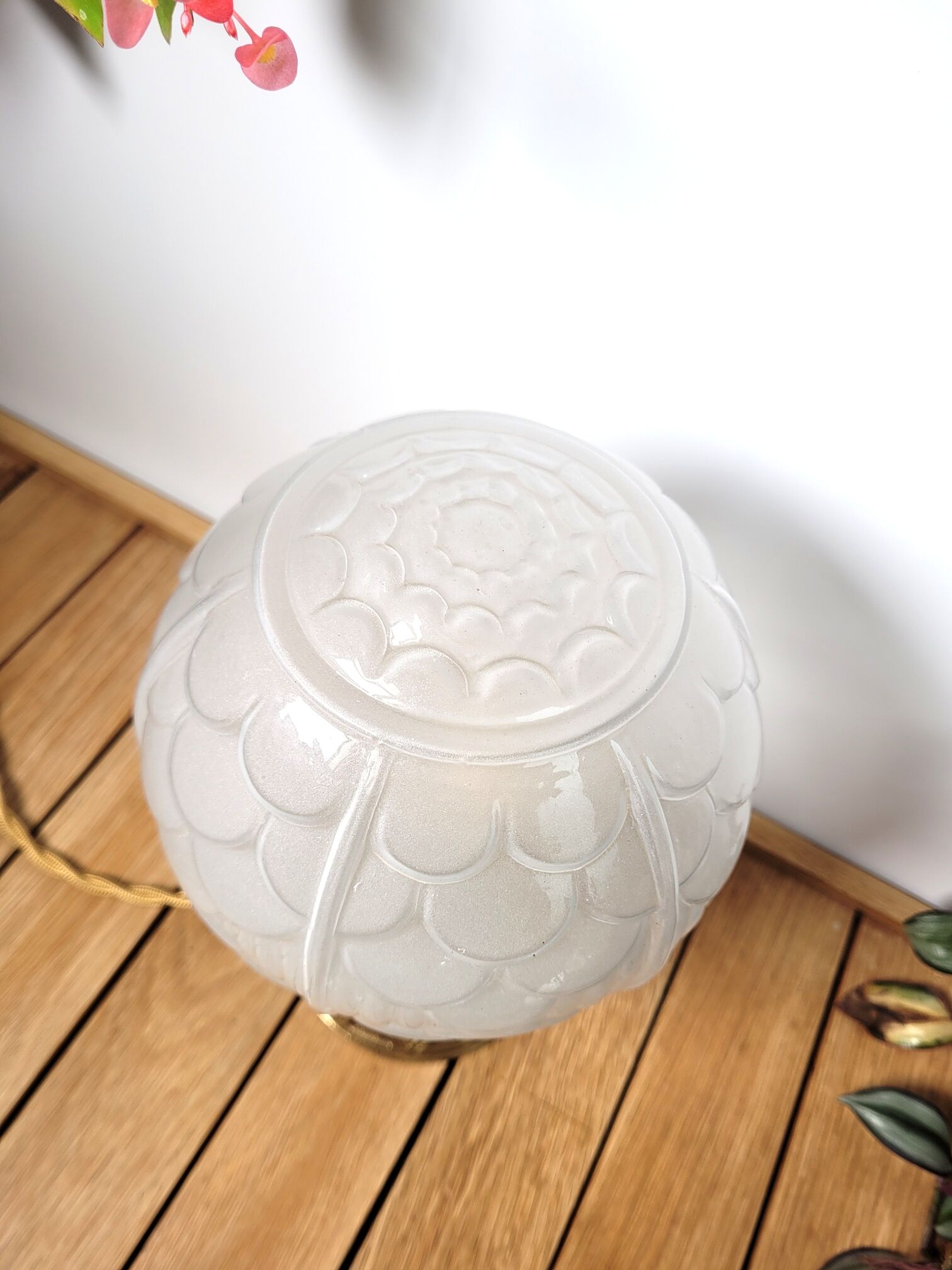 Vintage globe lamp in glass and brass