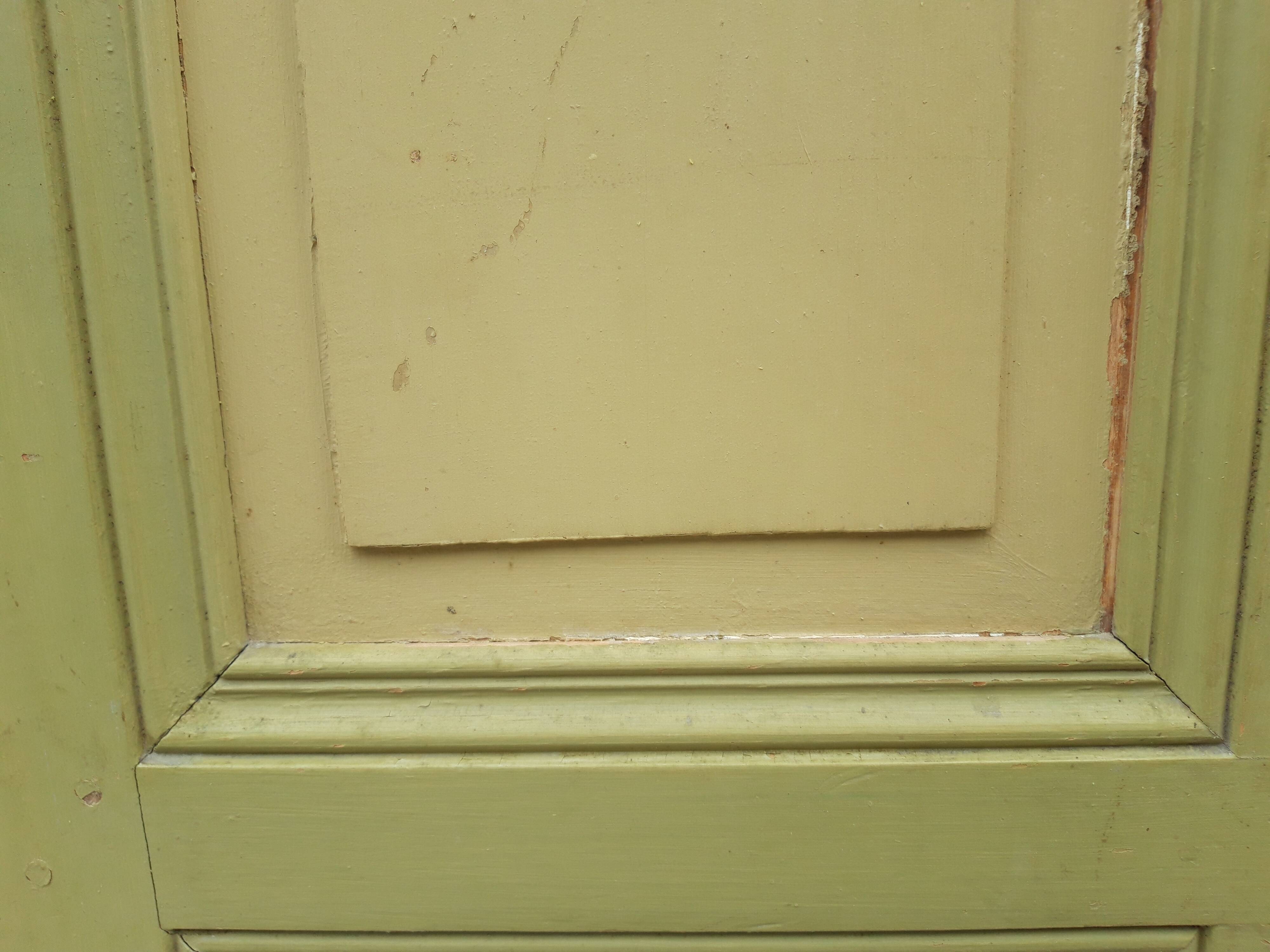 Ancienne porte de communication moulurée