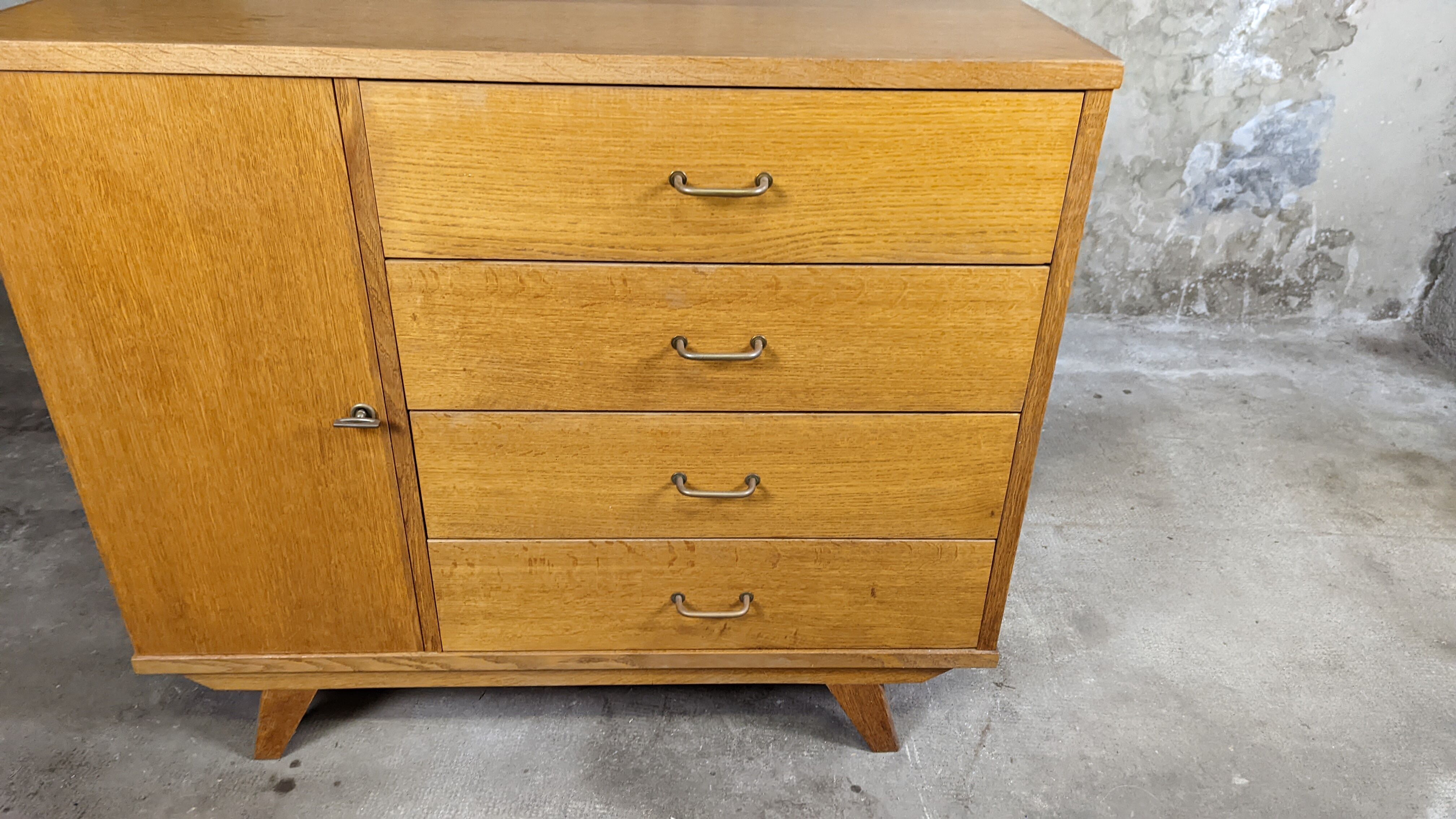 Scandinavian compass foot dresser