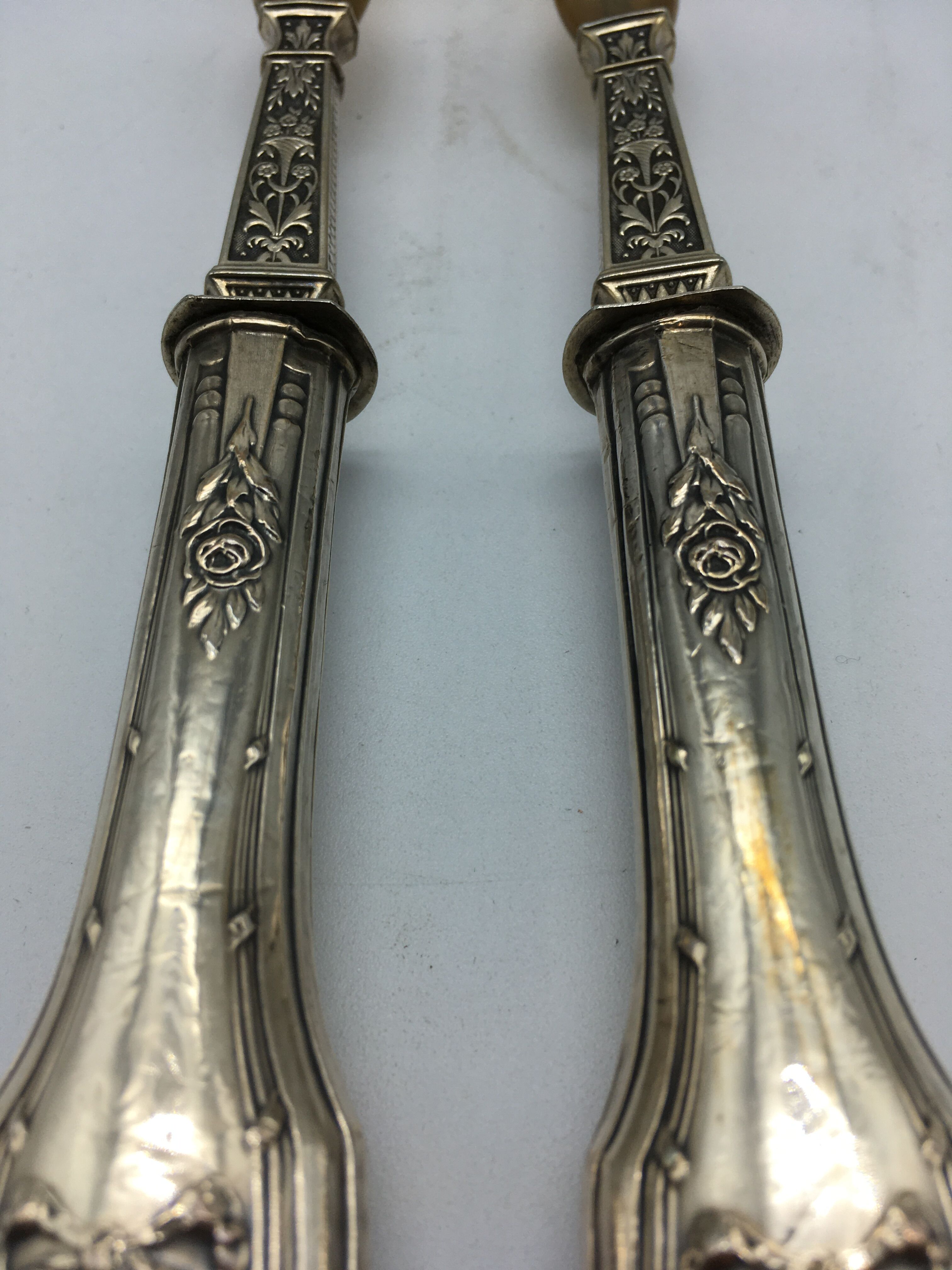 Stuffed silver salad cutlery