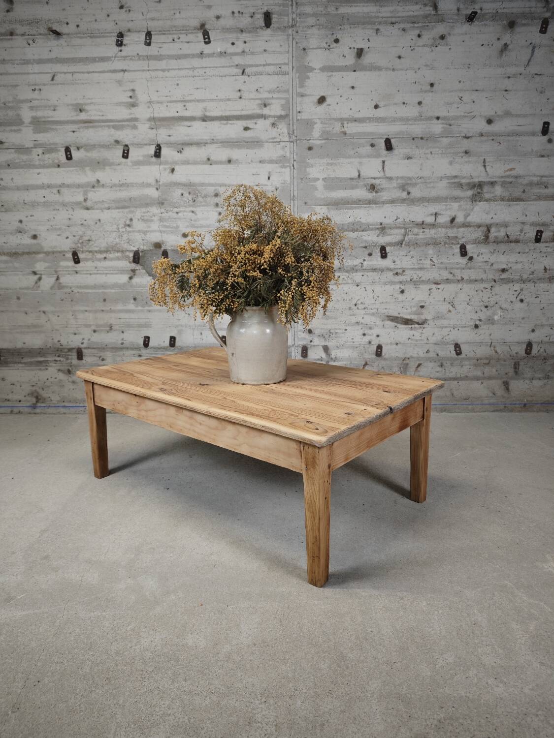 Table basse de ferme en sapin