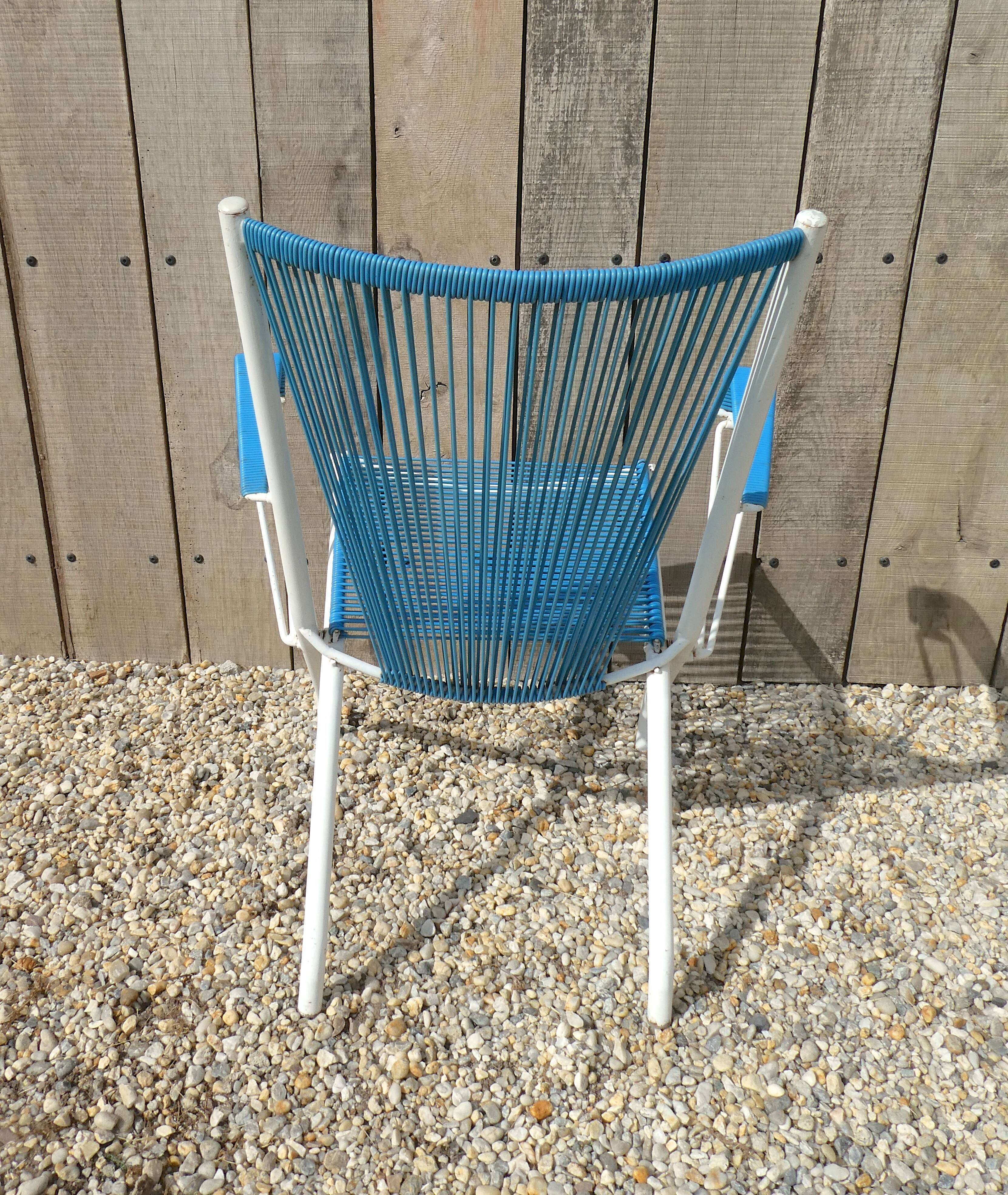Fauteuil pliant en métal et scoubidou bleu
