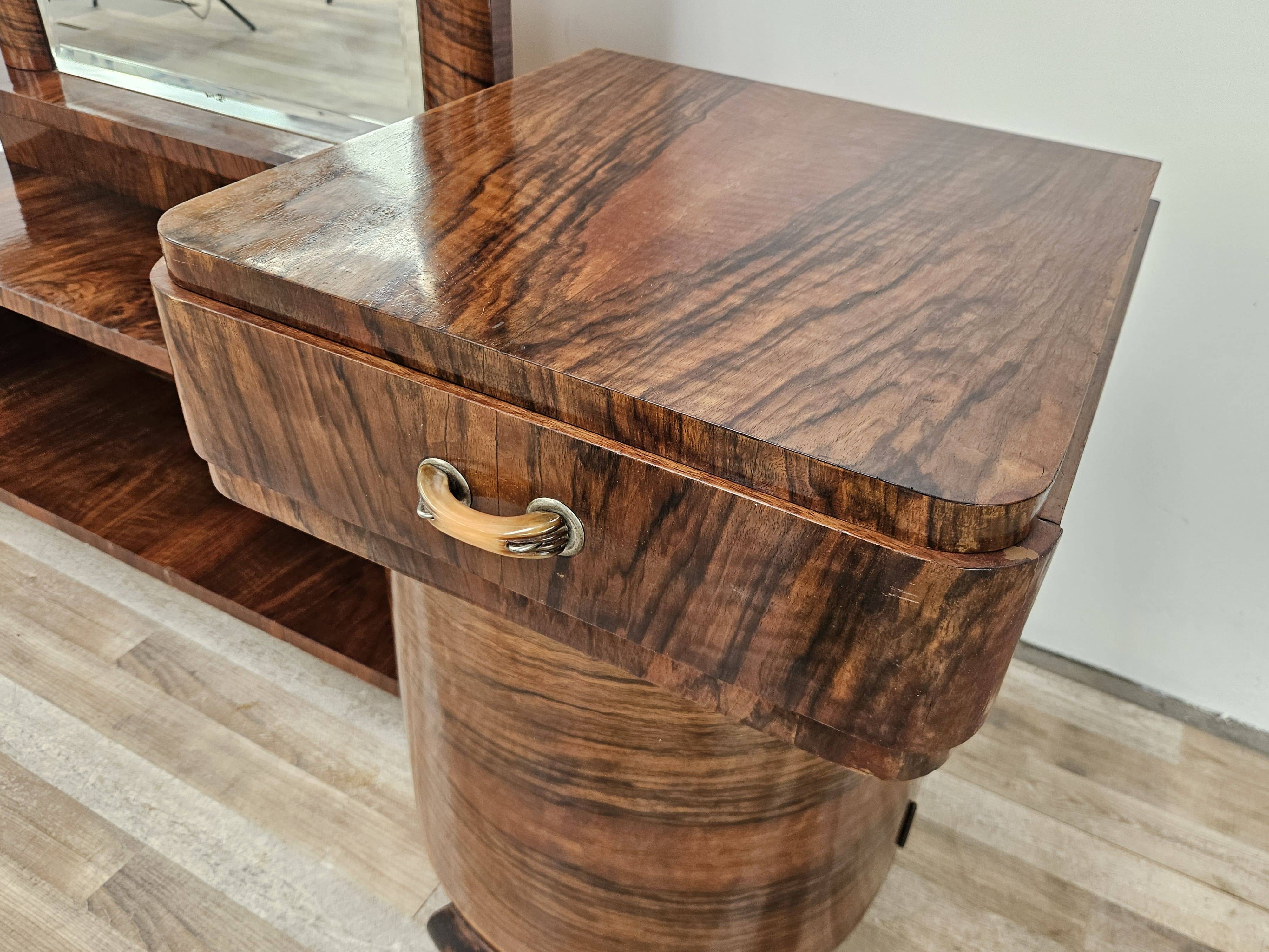Art Decò dressing table in walnut root with mirror