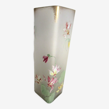Vase haut et carré, pâte de verre opaque émaillée Legras d'un semis de fuchsia multicolores