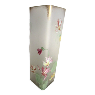 Vase haut et carré, pâte de verre opaque émaillée Legras d'un semis de fuchsia multicolores