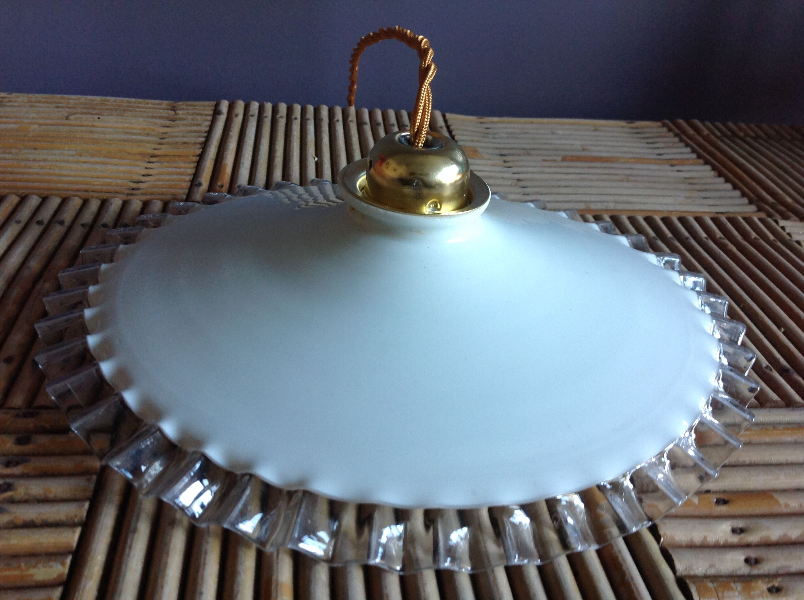 Suspension en opaline blanche