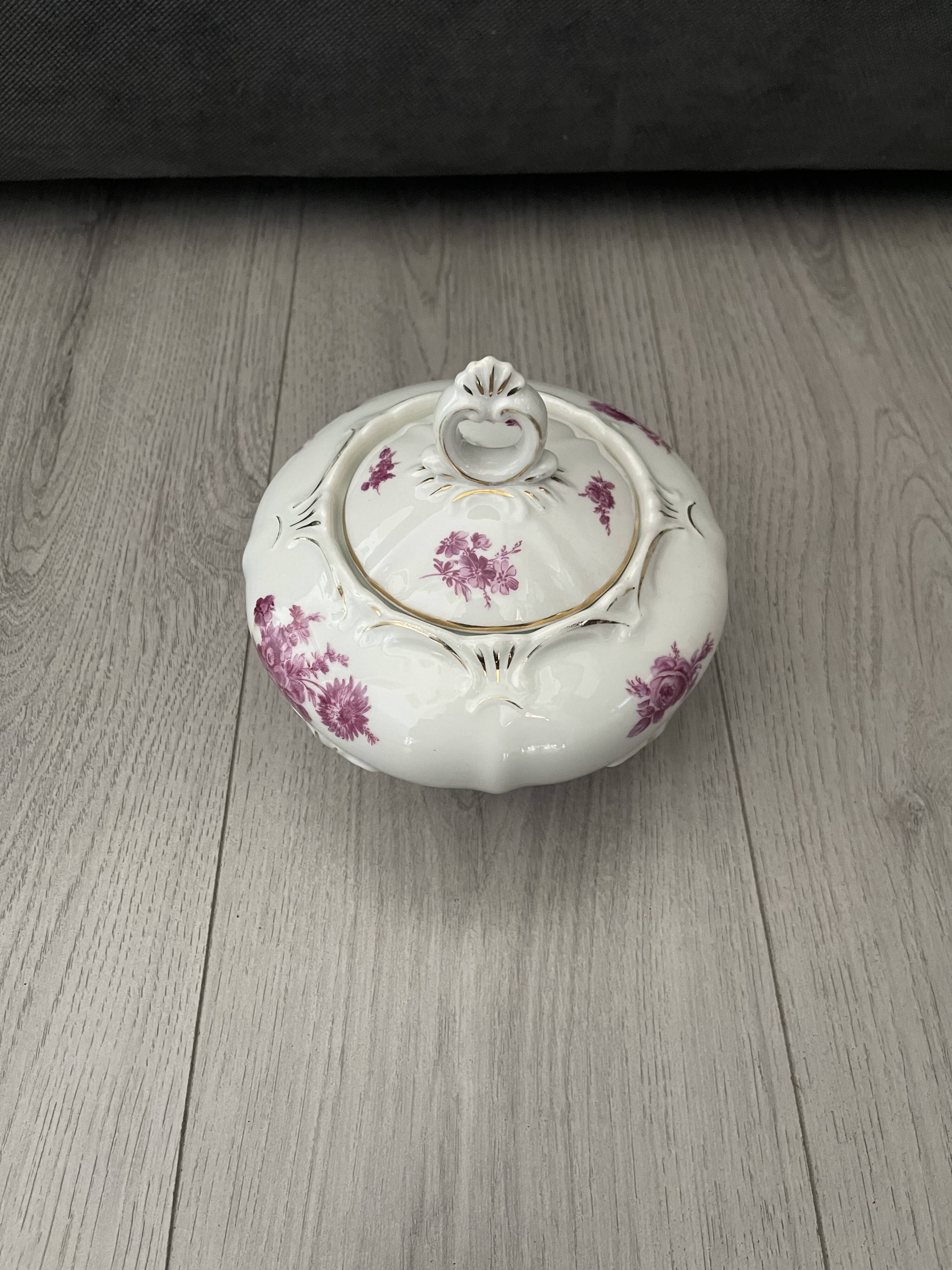 Elegant porcelain soup tureen from Bavaria (Germany), signed AL-KA.