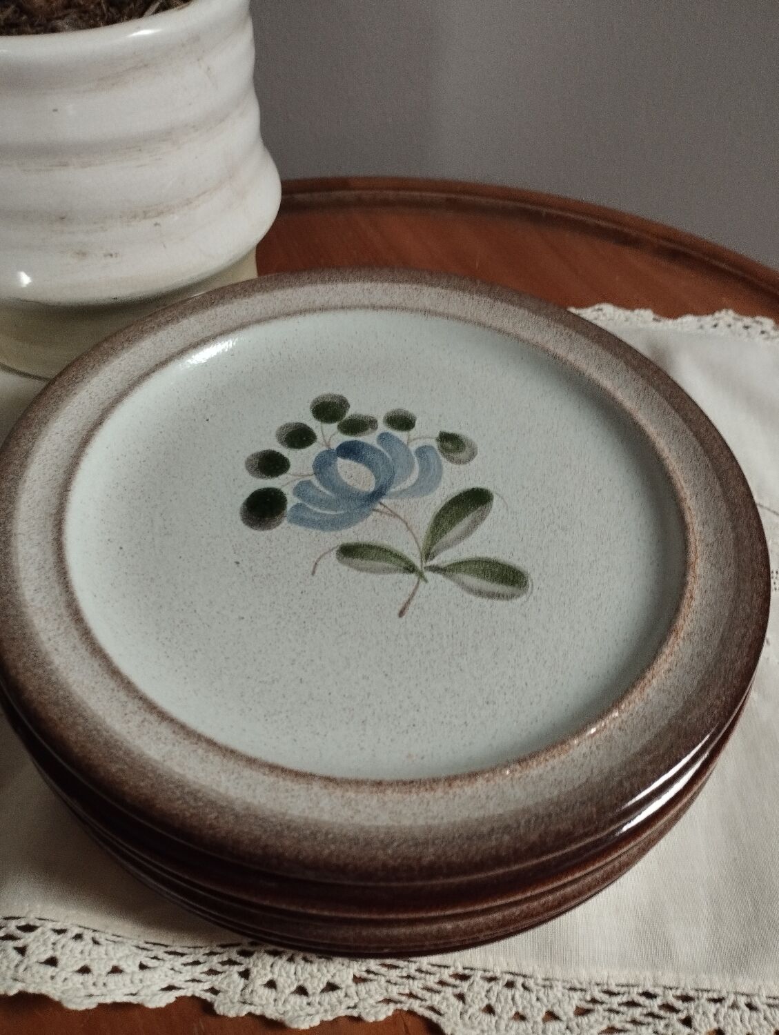 Dessert plates, beige stoneware with blue/gray flowers, by MBFA Pornic, Fanchon model, set of 6