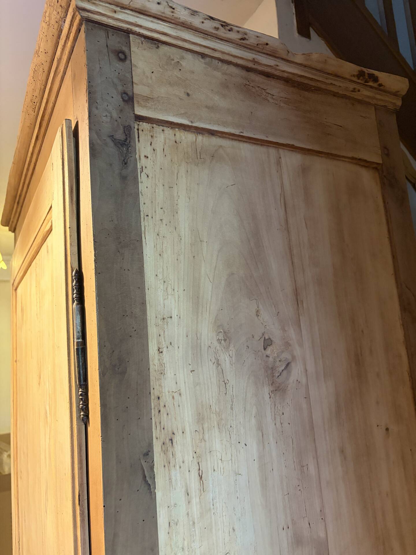 Raw wood bonnetière