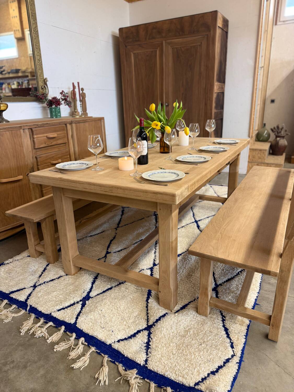 Solid oak extendable farmhouse table with 2 drawers.