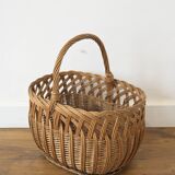Wicker basket with handle