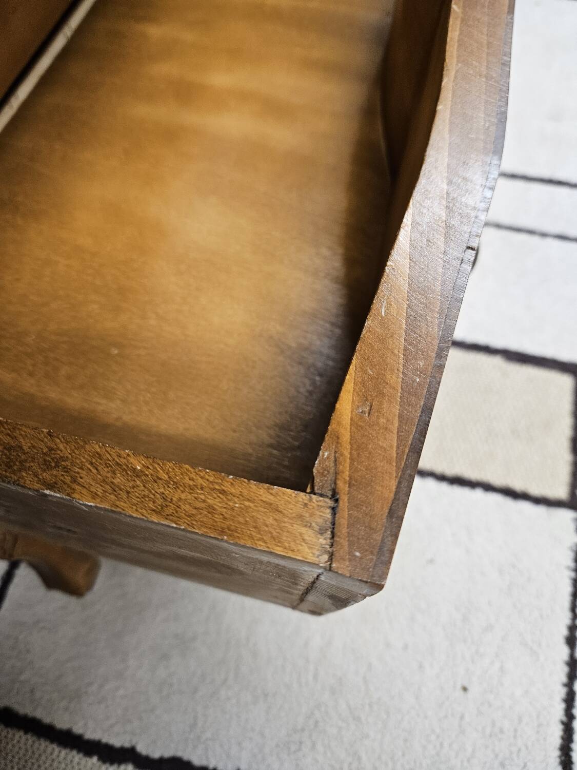 Scrétaire commode galbé marqueté