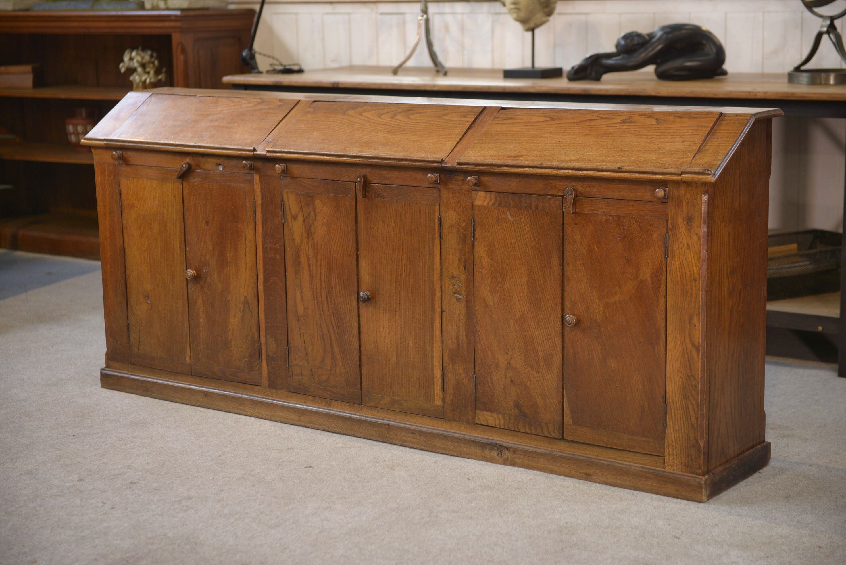 Grocer's counter / workshop furniture in solid oak from the 1920s