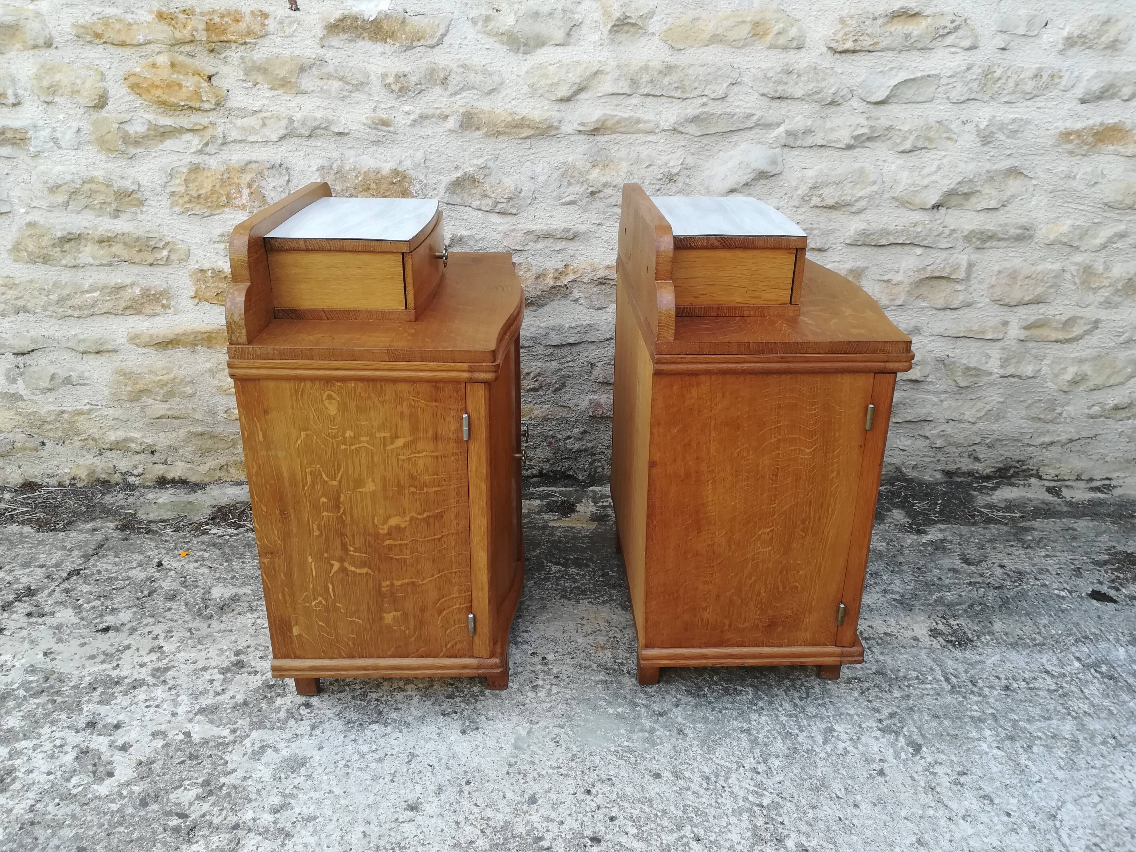 Massive chene and formica bedsides