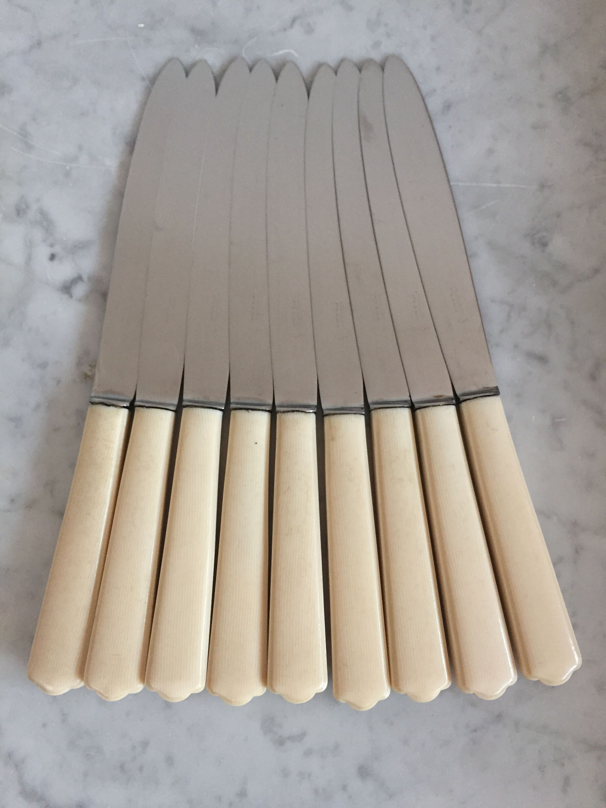 12 knives in white Bakelite, 1960