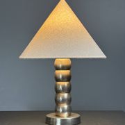 Lampe de table moderne en nickel plaqué de style mid-century, époque spatiale, années 1970.