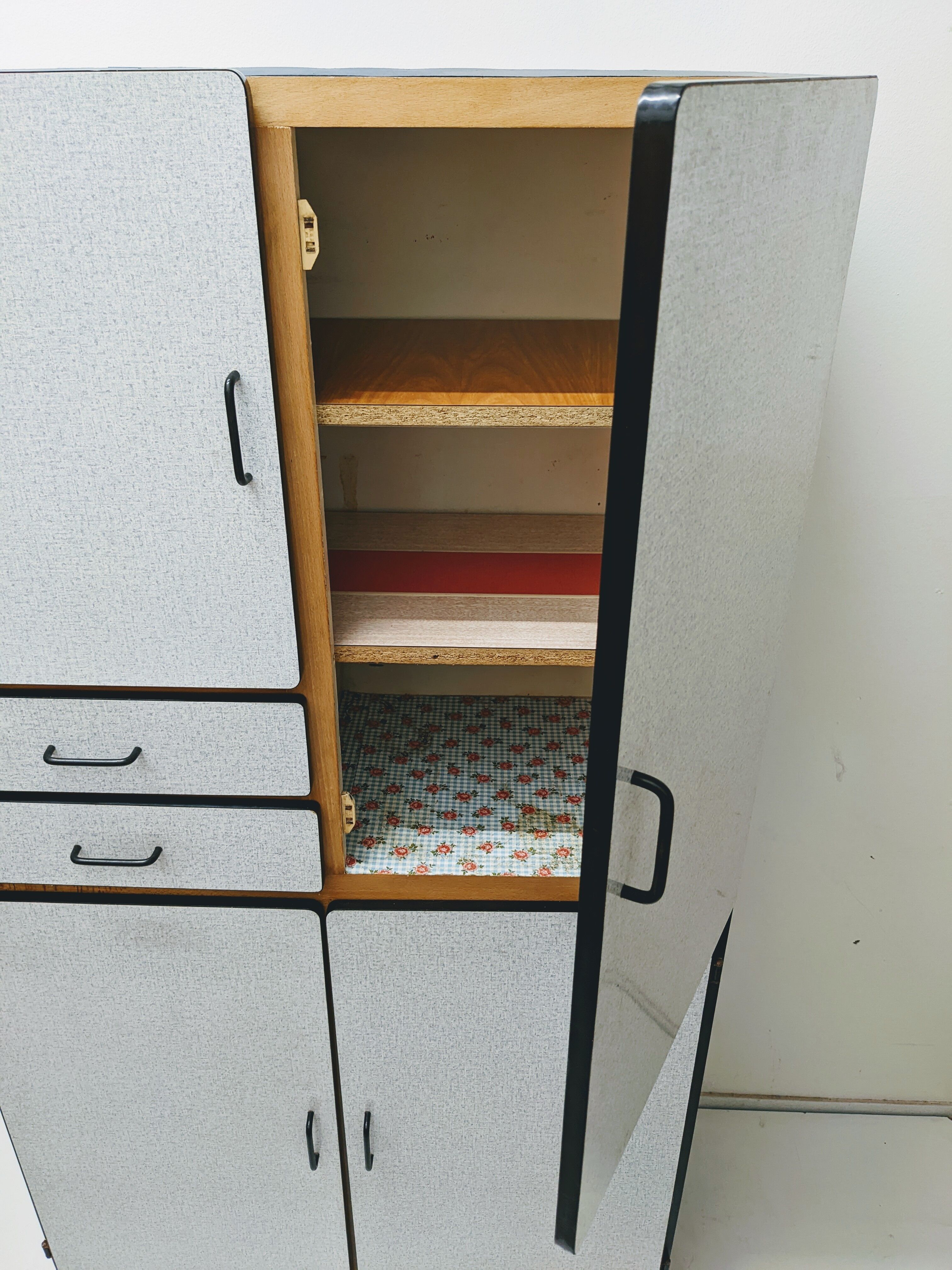 Vintage high sideboard in formica / storage cabinet