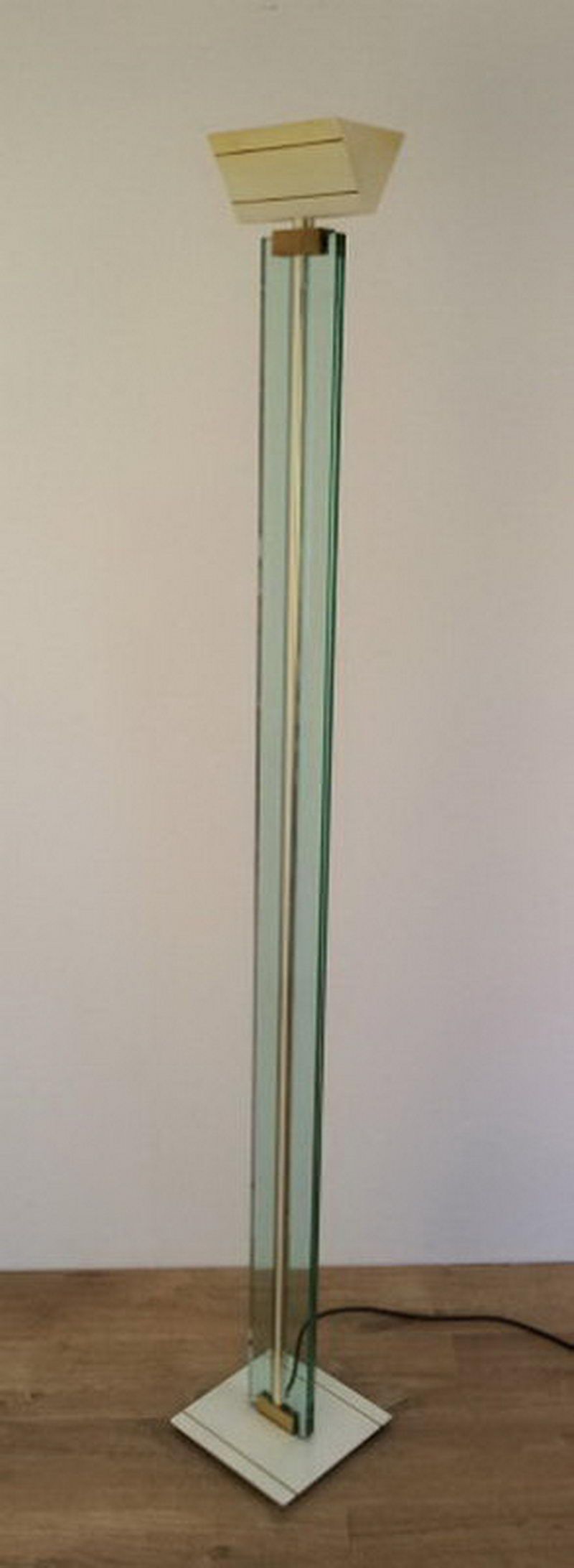 Floor lamp made of glass, brass and lacquered metal