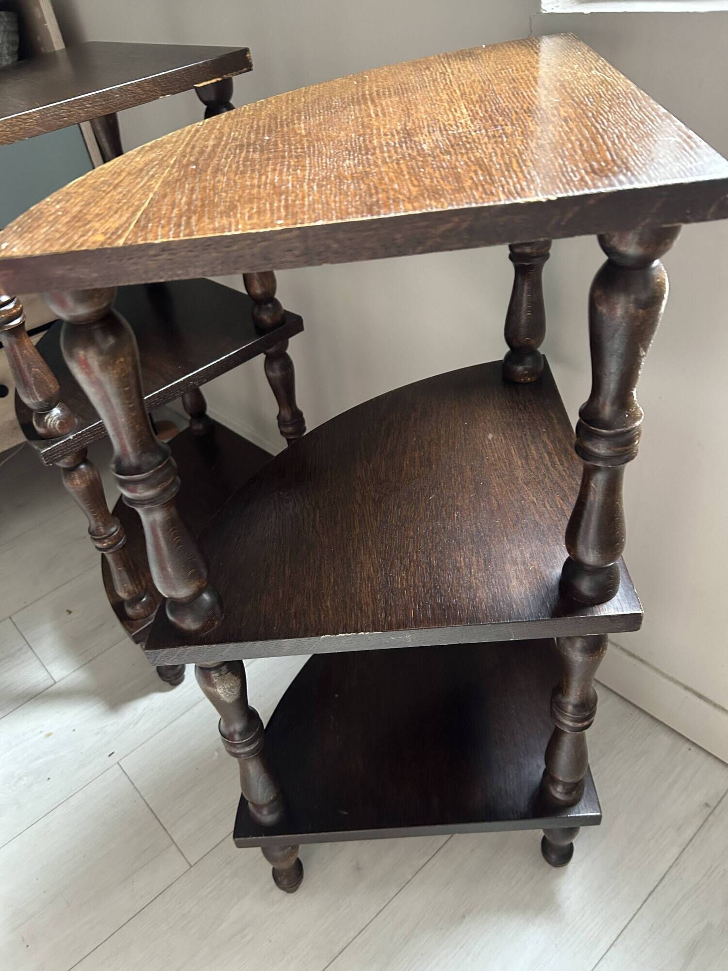 Pair of modular corner shelves in half-moon console – Napoleon I style