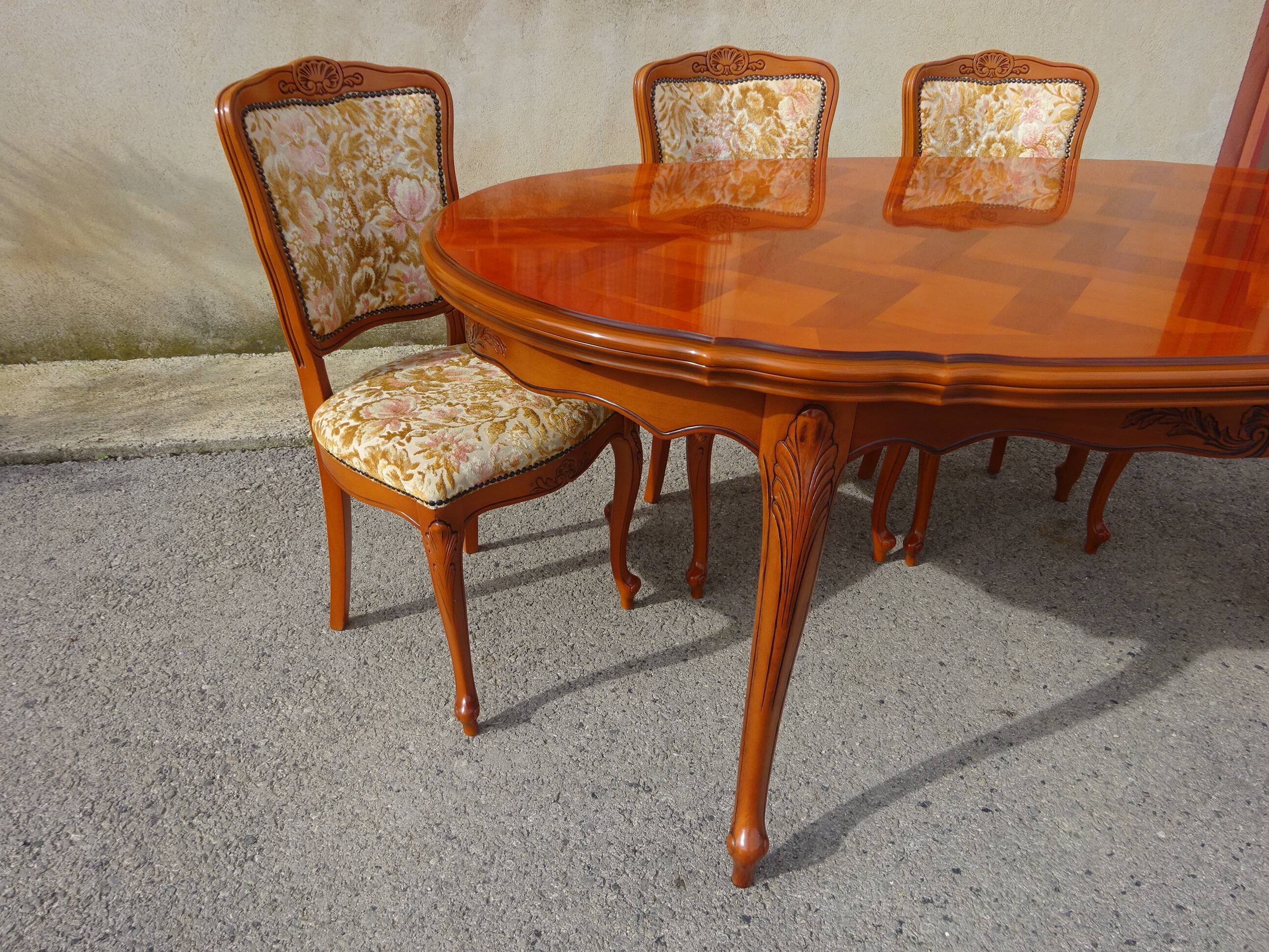 Table ovale avec rallonges, style Louis XV