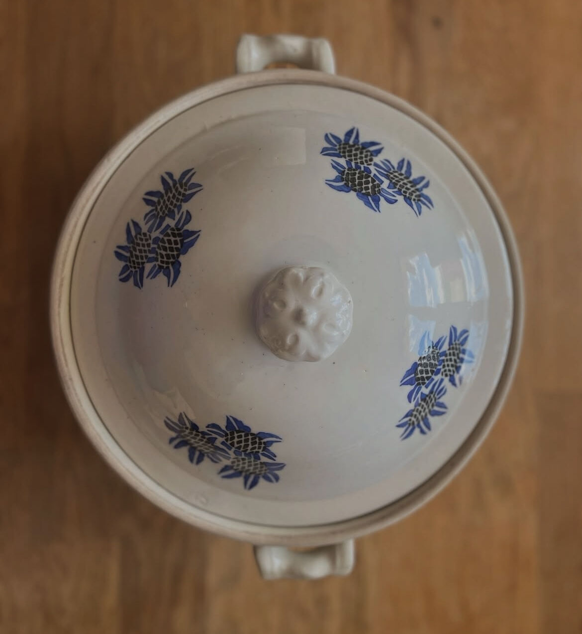 Soup tureen