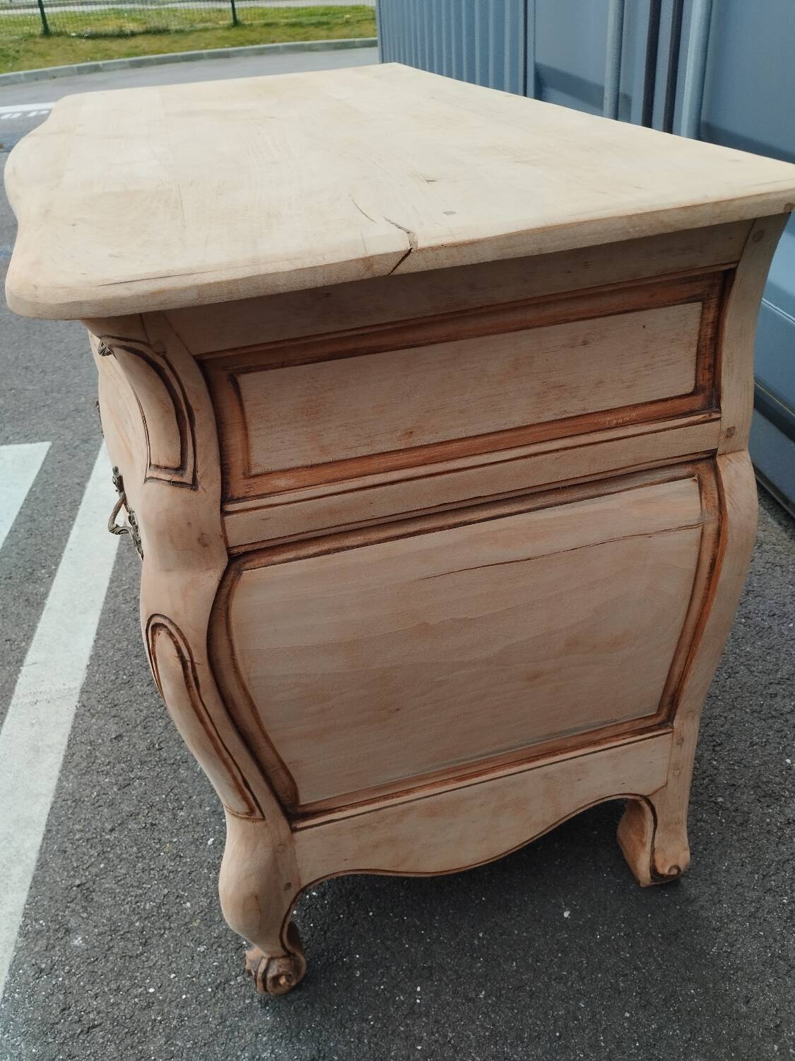 Beautiful antique Louis XV style chest of drawers