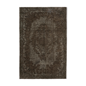 Tapis marron hi-low pile oriental 1980s 175 cm x 263 cm