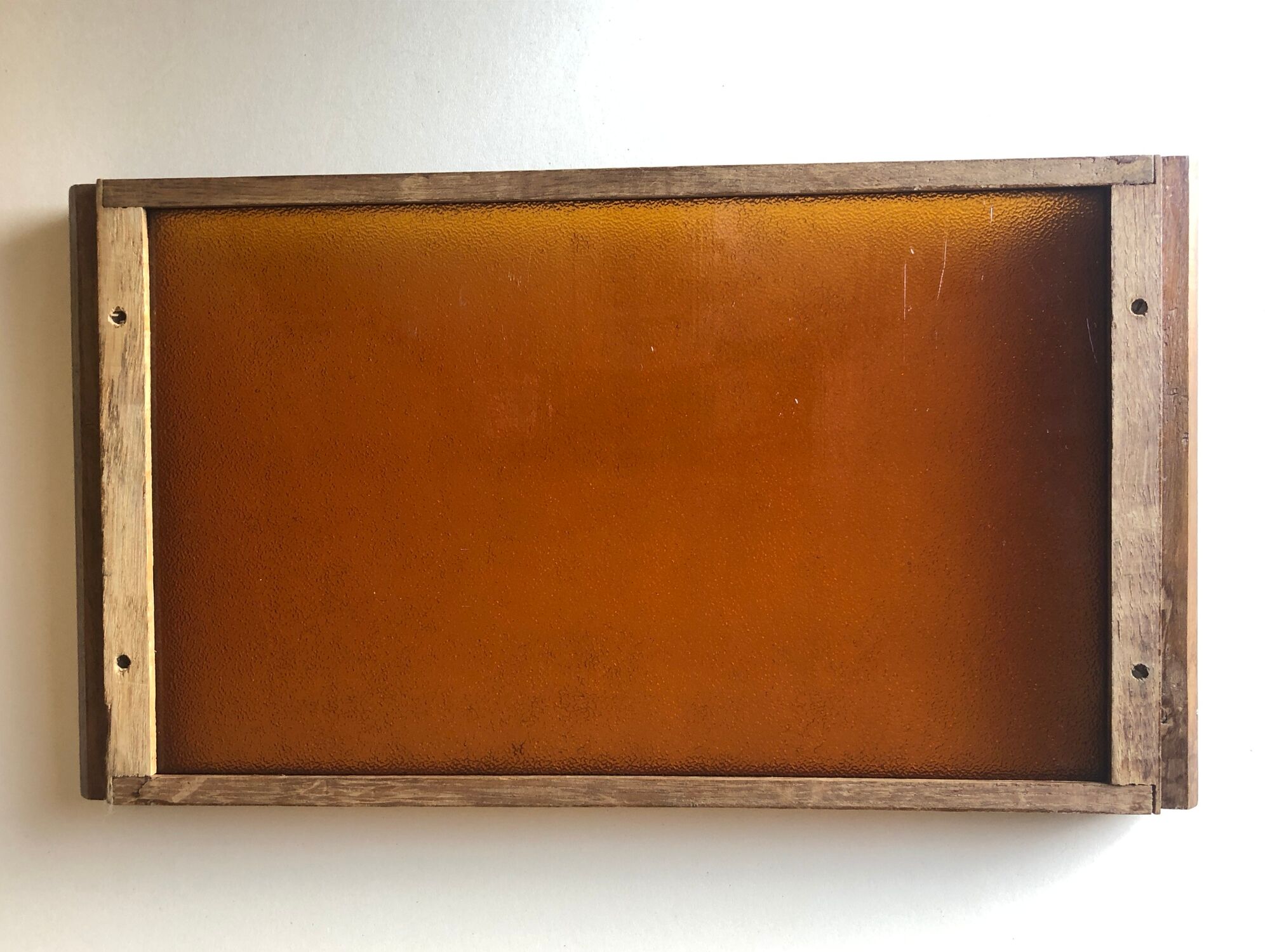 Plateau bois et verre granité couleur ambre