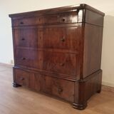 Commode italienne à quatre tiroirs en noyer de la fin du XIXe siècle