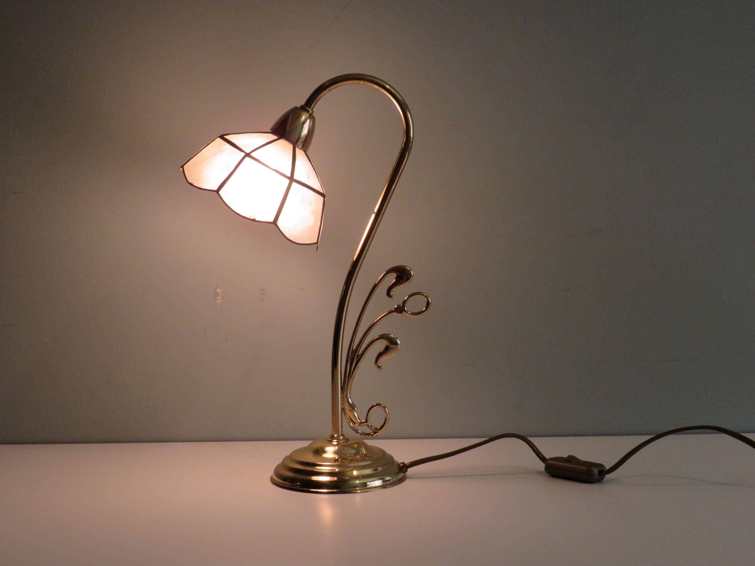 Vintage table lamp brass and Capiz, Massive Belgium