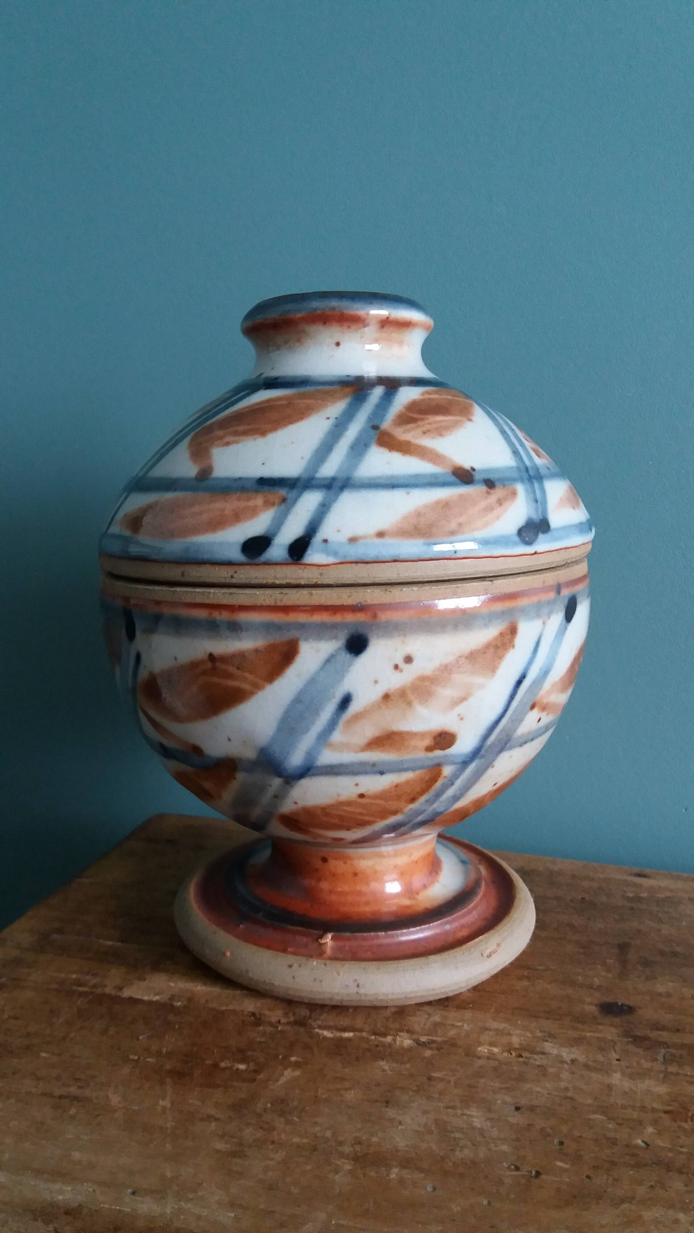 Sugar confiturer signed by Saint Maur, Evelyne Porret and Michel Pastore.