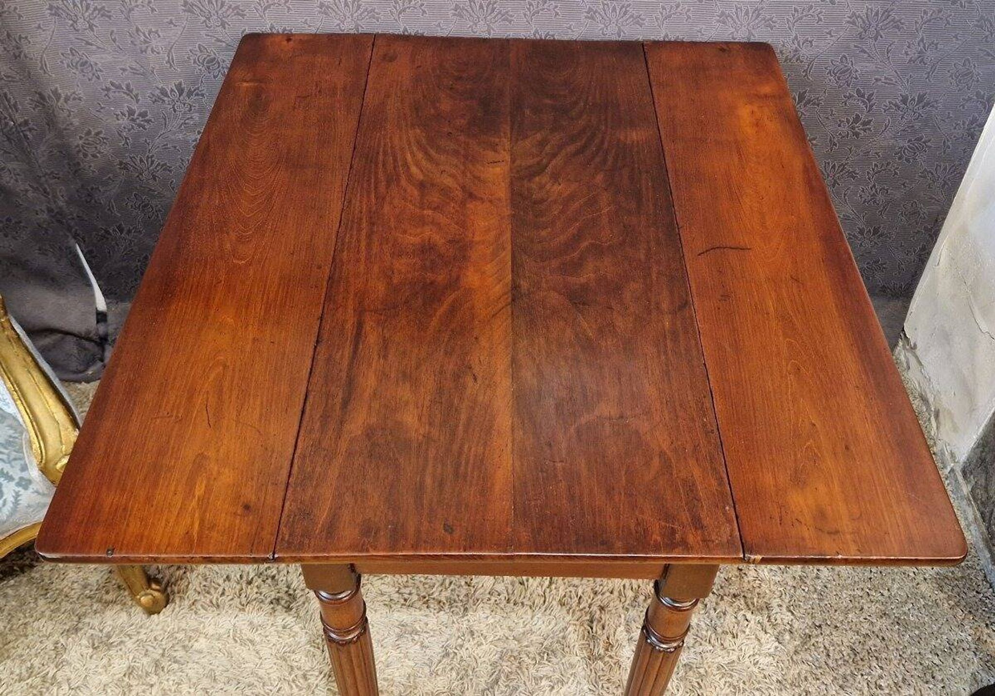 Table d'appoint en acajou
