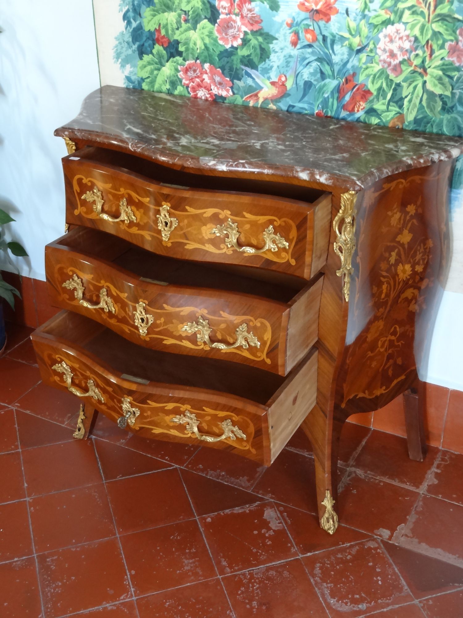 Louis XV inlaid chest of drawers in amaranth and mahogany veneer 101 x 89 cm