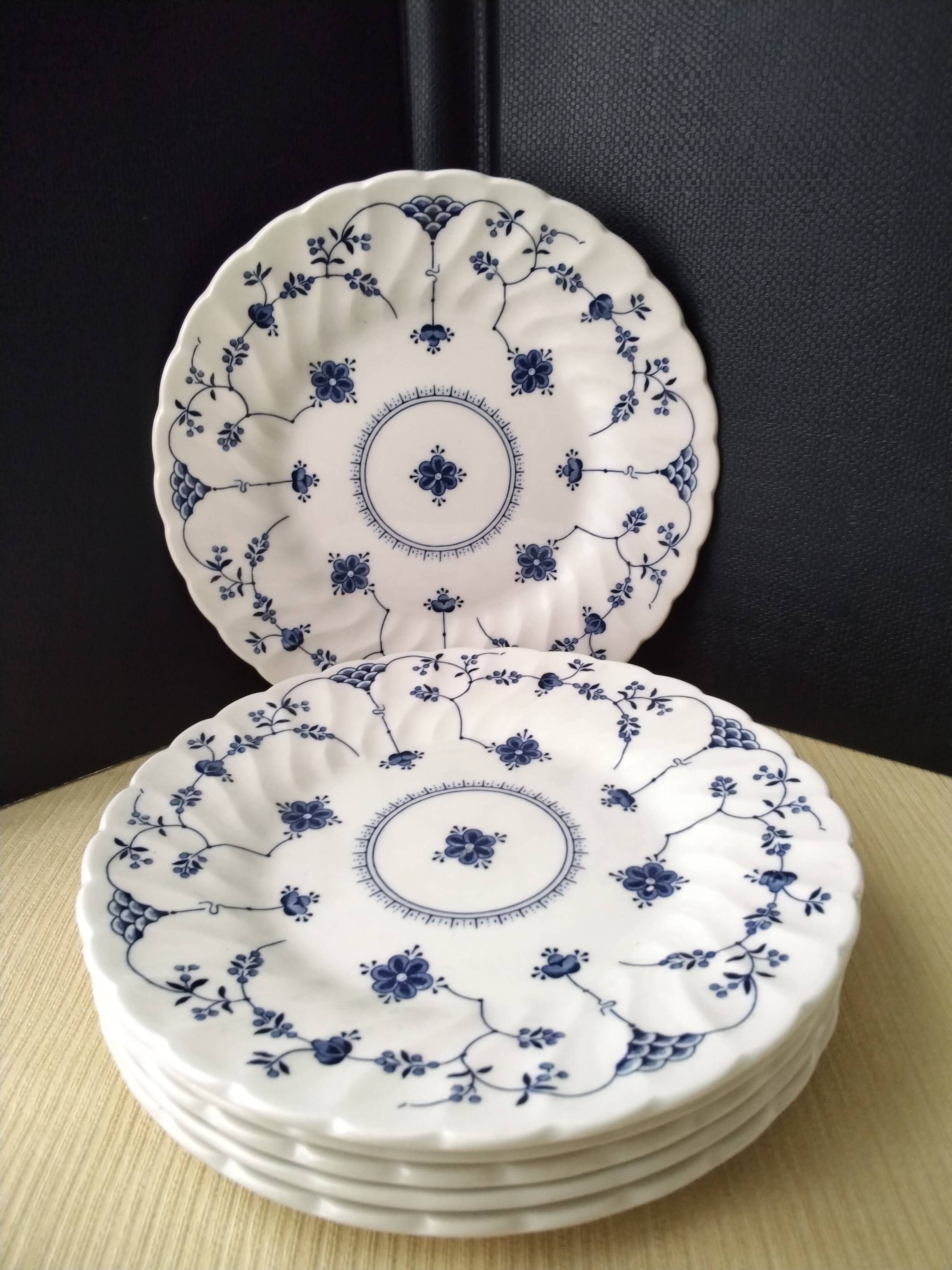 6 Churchill English Porcelain Dessert Plates Finland Pattern