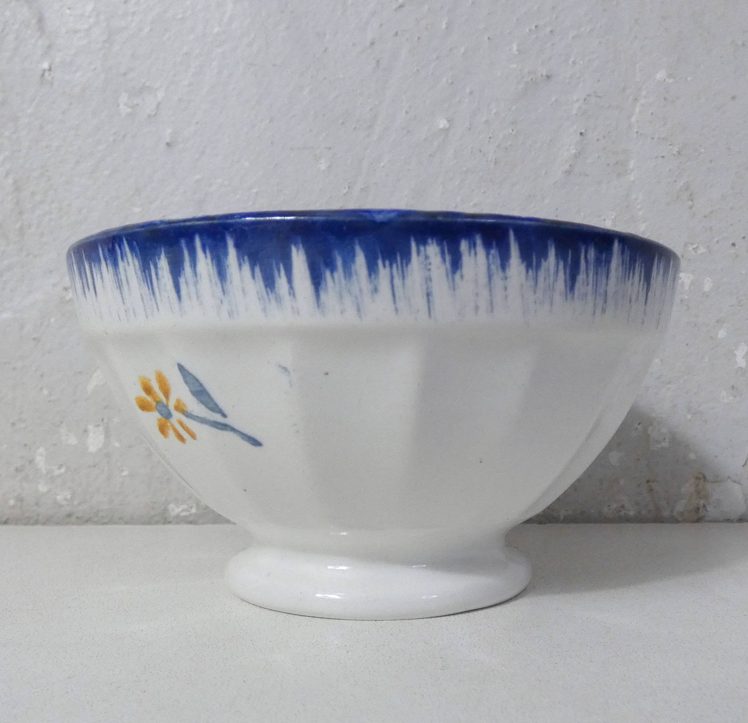 Old small bowl digoin marie lou