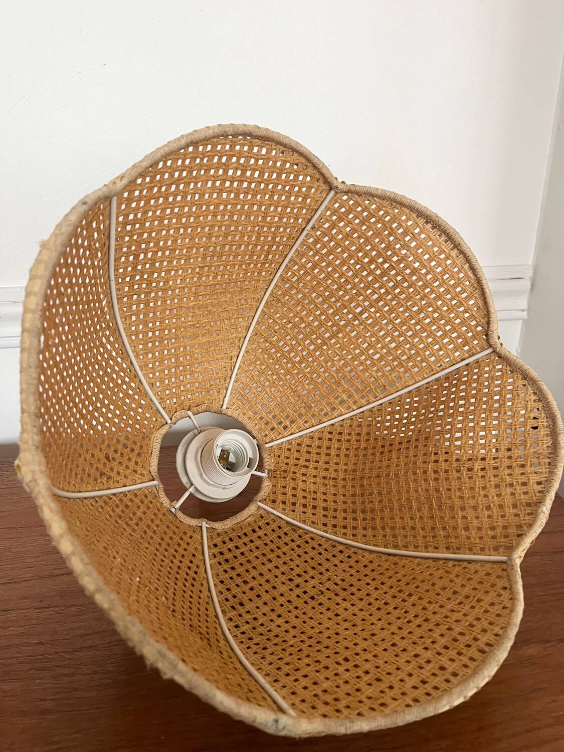 Vintage flower-shaped rattan pendant light