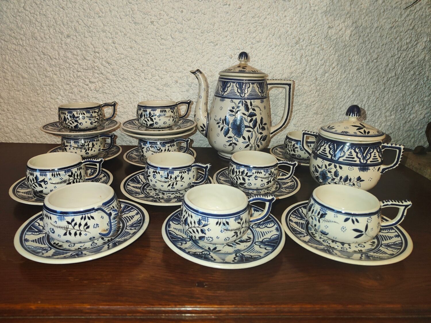 Henriot Quimper earthenware coffee set with floral decoration and elegant blue