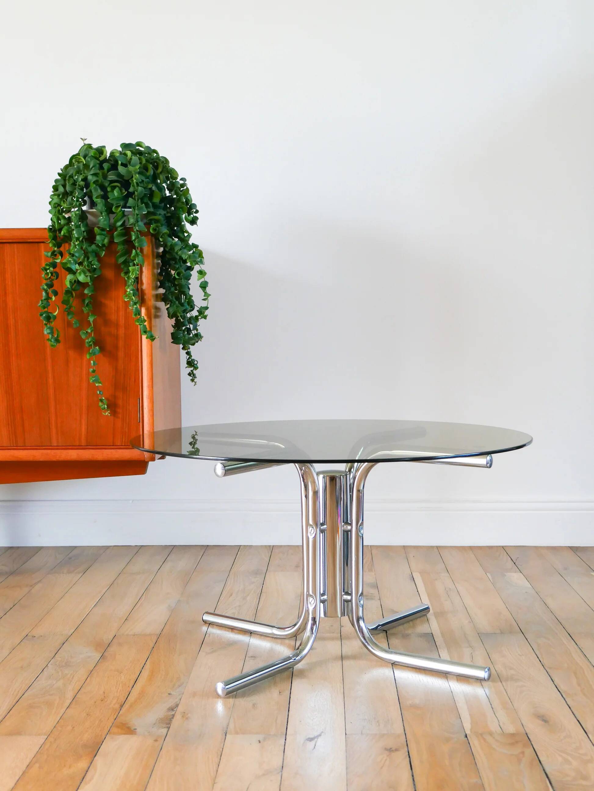 Round coffee table in smoked glass and chrome, star base, design, 1970.