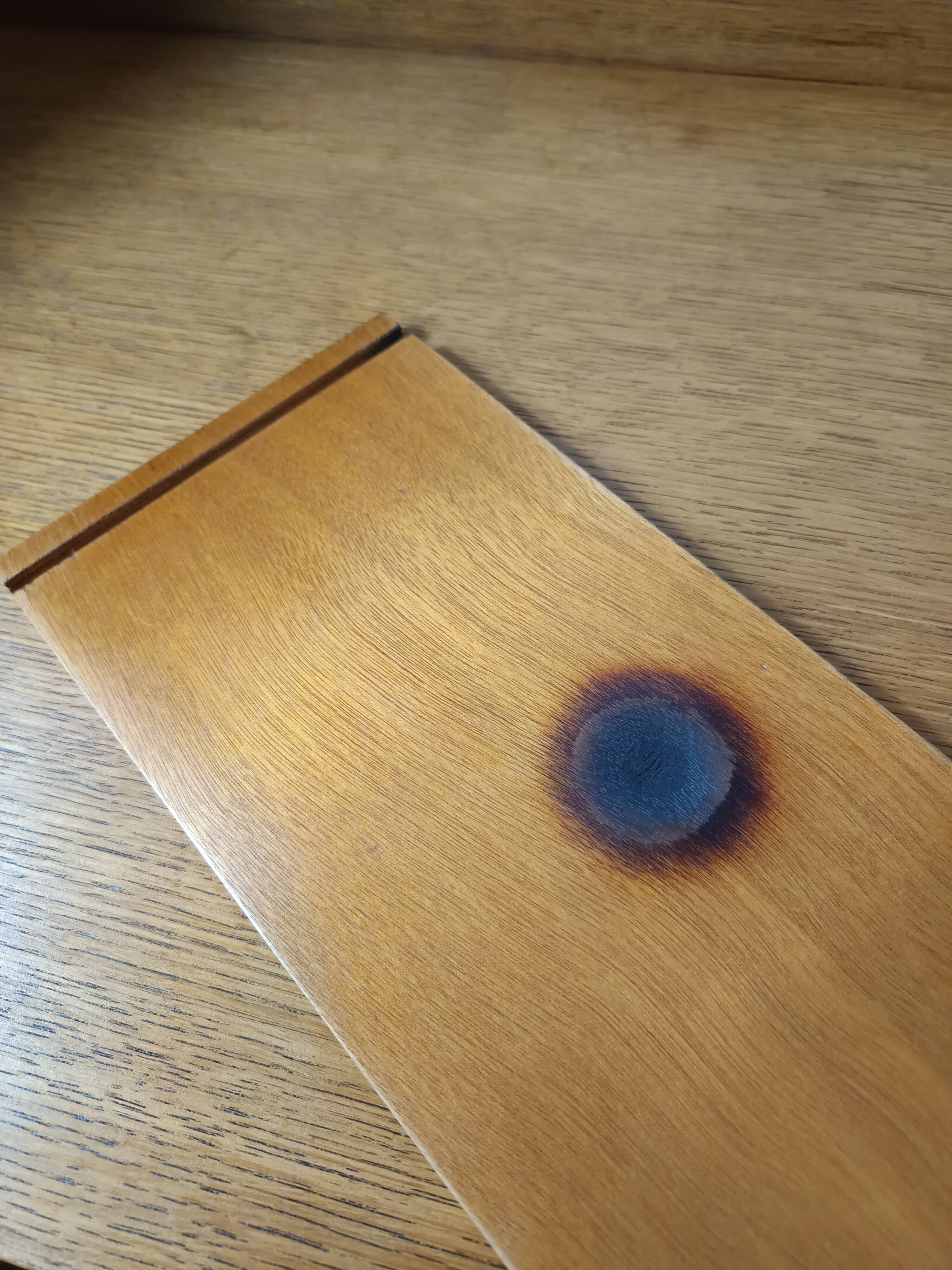 Tomado shelf, wood and gold metal.