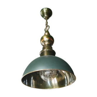 Suspension metallique vert sapin interieur couleur laiton