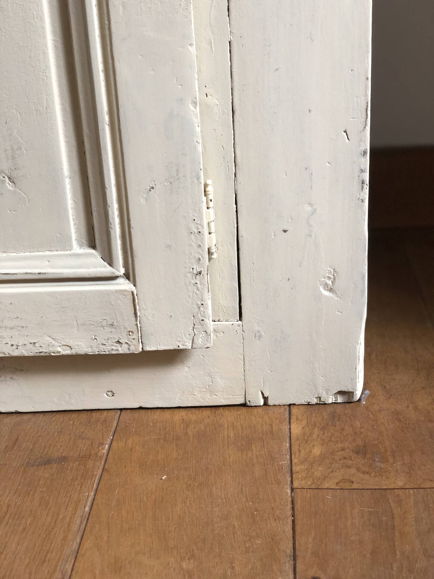 Armoire parisienne ancienne patinée