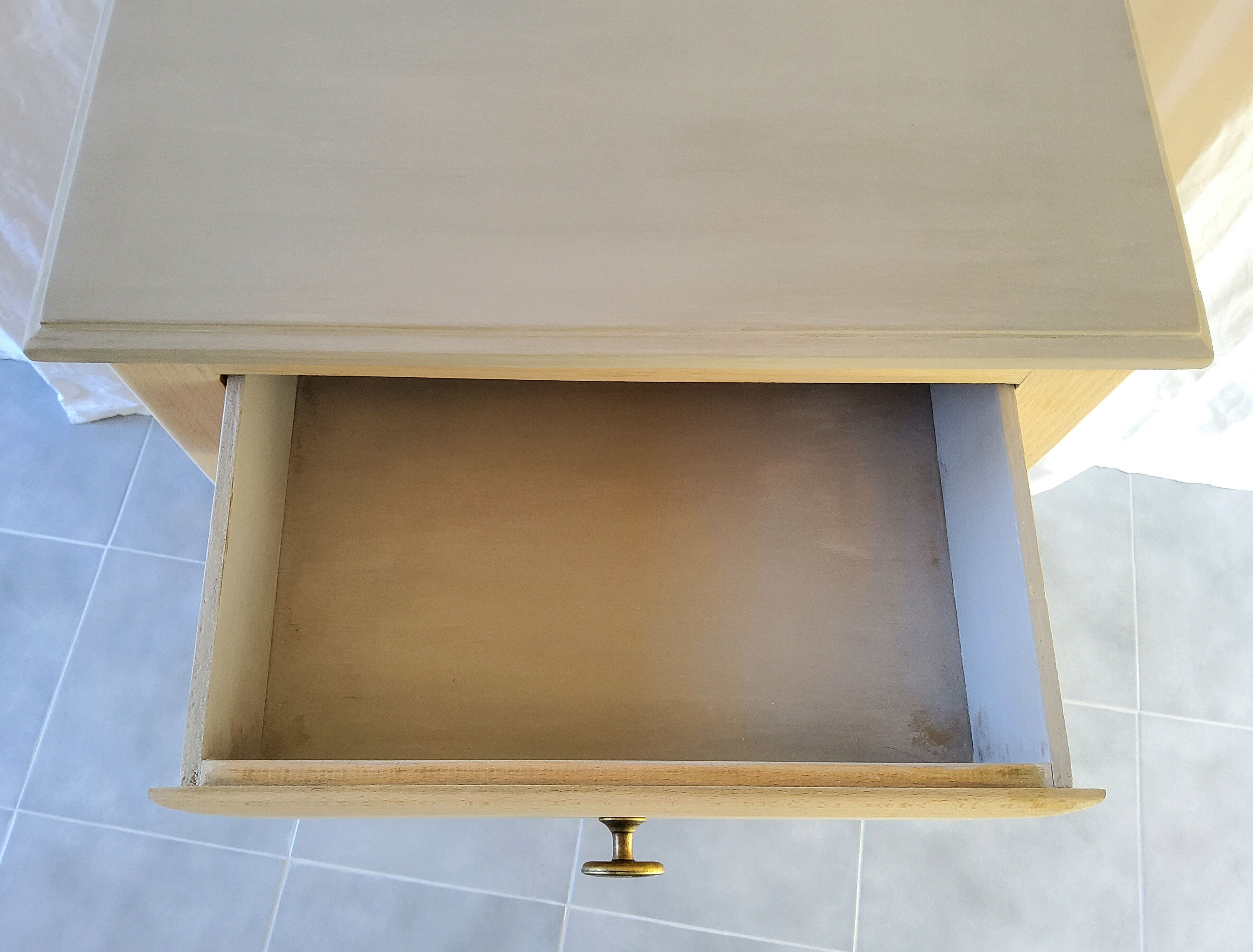 Chest of drawers