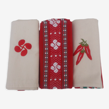 Set of 3 Basque cross and pepper kitchen towels