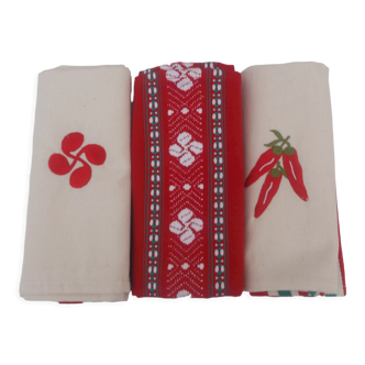 Set of 3 Basque cross and pepper kitchen towels