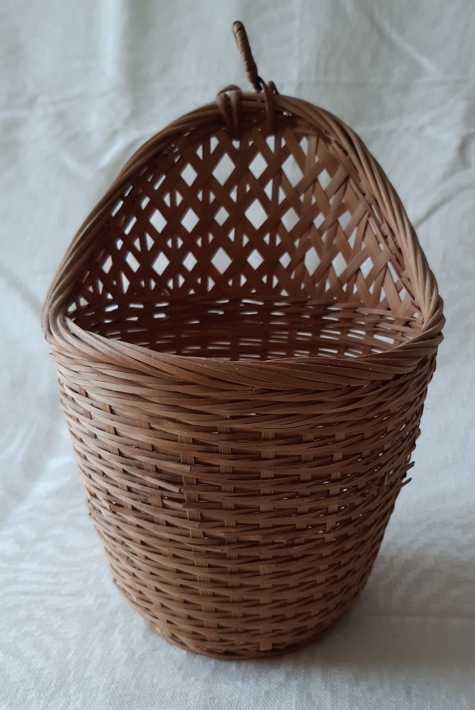 4 vintage wicker baskets